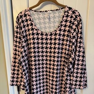Lulu-B Houndstooth Blouse in Pink and Black